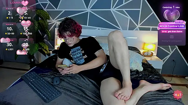 Snapshot of Max_lover1 chatting on March 14, 10:49 pm Max lover1 online show from March 14, 10:49 pm