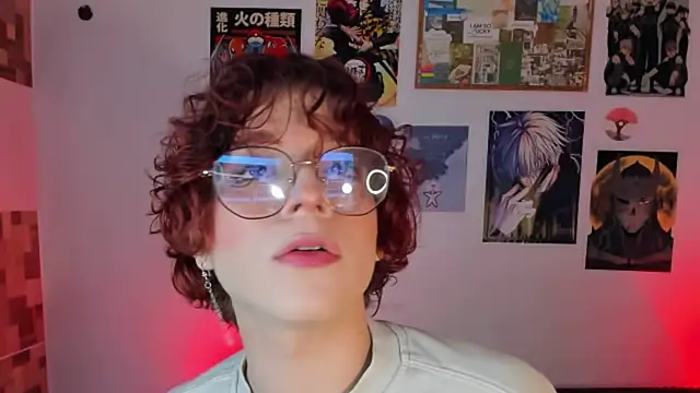 Snapshot of Max_lover1 chatting on October 1, 2:17 am Max lover1 online show from October 1, 2:17 am