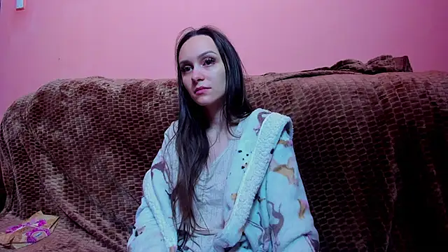 Snapshot of AlmaQueen chatting on December 7, 5:26 am AlmaQueen online show from December 7, 5:26 am