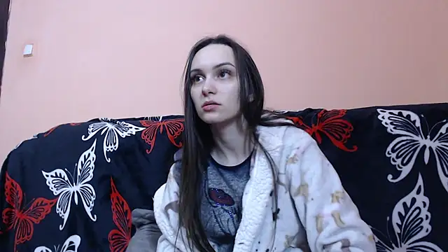 Snapshot of AlmaQueen chatting on January 10, 6:42 am AlmaQueen online show from January 10, 6:42 am