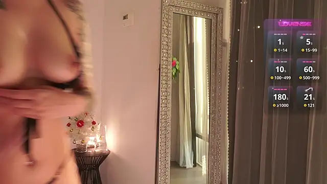 Snapshot of Mysticxkitty chatting on December 13, 8:04 pm Mysticxkitty online show from December 13, 8:04 pm