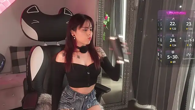 Snapshot of Mysticxkitty chatting on February 3, 4:41 pm Mysticxkitty online show from February 3, 4:41 pm