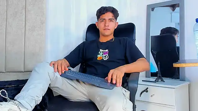 Snapshot of Muichiro_tokito1 chatting on January 30, 3:22 am Muichiro tokito1 online show from January 30, 3:22 am