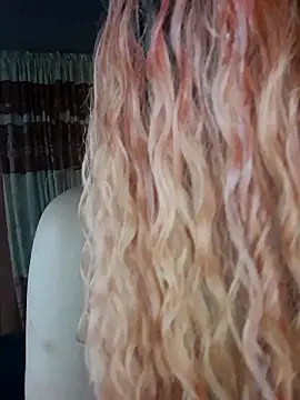 Snapshot of Sexy-Favgirl chatting on March 4, 10:16 pm Sexy-Favgirl online show from March 4, 10:16 pm