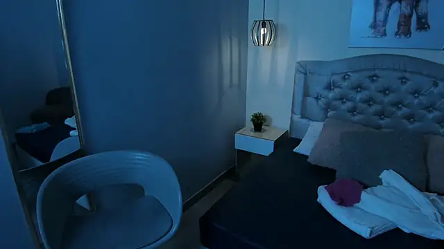 escarleth   online show from April 20, 1:58 pm