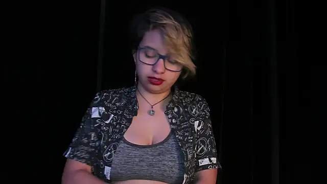 Snapshot of NovaGlitz chatting on December 9, 11:47 am NovaGlitz online show from December 9, 11:47 am