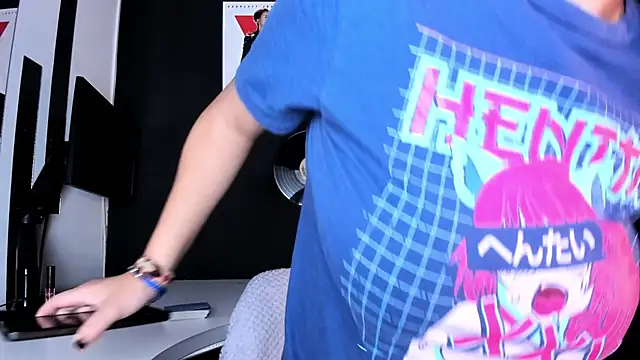 Snapshot of NovaGlitz chatting on December 10, 11:32 am NovaGlitz online show from December 10, 11:32 am