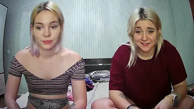Snapshot of ChrisGirls chatting on January 23, 4:59 pm ChrisGirls online show from January 23, 4:59 pm