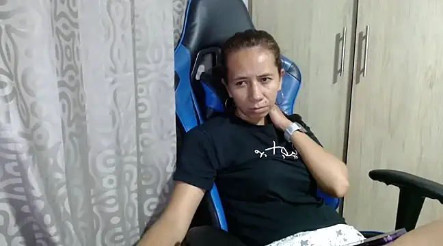 Snapshot of Erotic_latina chatting on January 20, 11:21 pm Erotic latina online show from January 20, 11:21 pm