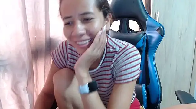 Snapshot of Erotic_latina chatting on February 15, 12:43 pm Erotic latina online show from February 15, 12:43 pm