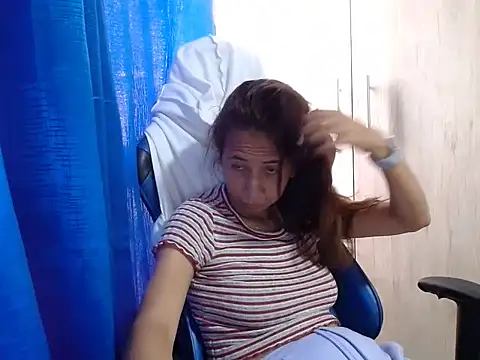 Snapshot of Erotic_latina chatting on February 28, 10:17 pm Erotic latina online show from February 28, 10:17 pm