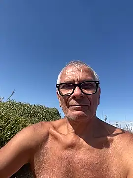 Snapshot of 4n4l1zz4m1 chatting on May 14, 2:24 pm 4n4l1zz4m1 online show from May 14, 2:24 pm