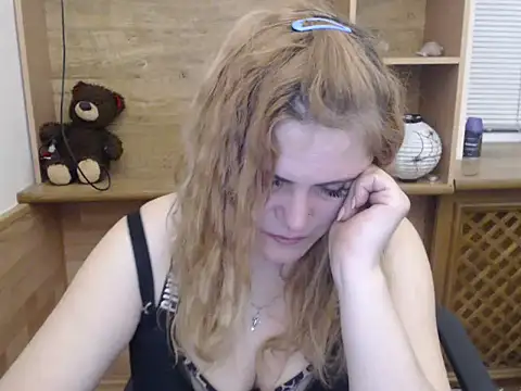 DaniellaKiss online show from April 15, 5:42 pm