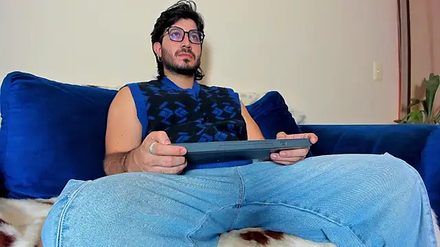 Snapshot of Ackerman_Eren_ chatting on January 31, 6:25 pm Ackerman Eren  online show from January 31, 6:25 pm