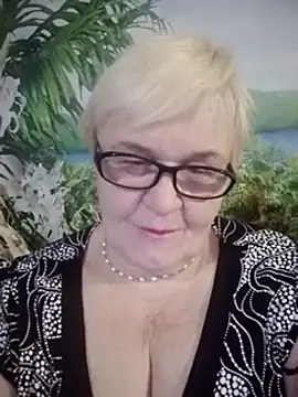 Snapshot of VioletSweet566 chatting on December 14, 8:56 am VioletSweet566 online show from December 14, 8:56 am