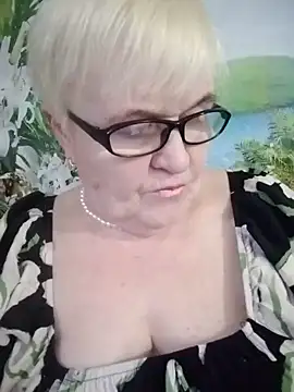 Snapshot of VioletSweet566 chatting on February 22, 1:24 pm VioletSweet566 online show from February 22, 1:24 pm