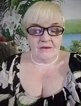 Snapshot of VioletSweet566 chatting on February 22, 4:40 pm VioletSweet566 online show from February 22, 4:40 pm