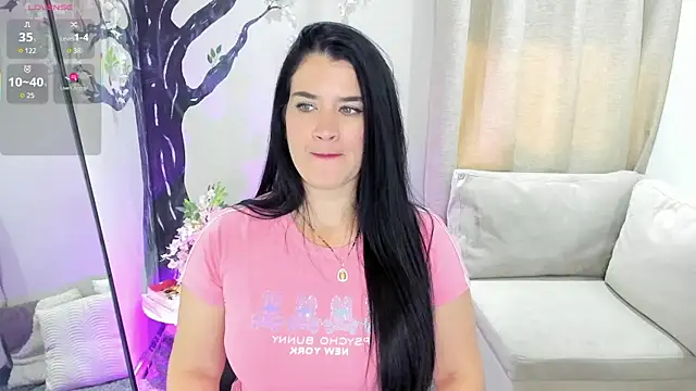 Snapshot of LenaRuiz_ chatting on April 1, 1:41 pm LenaRuiz online show from April 1, 1:41 pm
