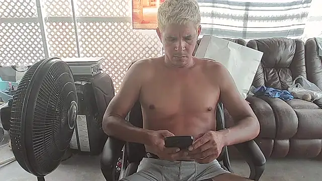 Snapshot of cubano1082 chatting on July 6, 12:46 pm cubano1082 online show from July 6, 12:46 pm