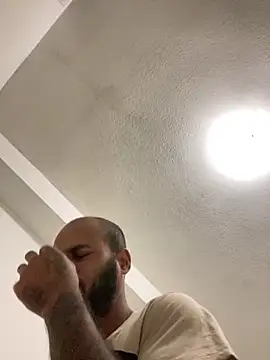 islandvybee55 online show from January 9, 7:52 am