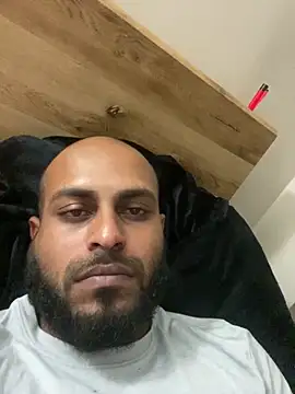 islandvybee55 online show from March 7, 6:05 pm