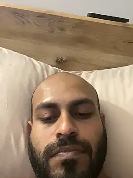 islandvybee55 online show from April 16, 1:01 pm