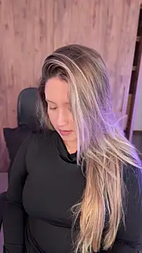 Snapshot of MiaPetit_ chatting on June 12, 9:14 pm MiaPetit online show from June 12, 9:14 pm