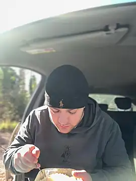 Snapshot of ErPumas126 chatting on March 3, 9:33 am ErPumas126 online show from March 3, 9:33 am