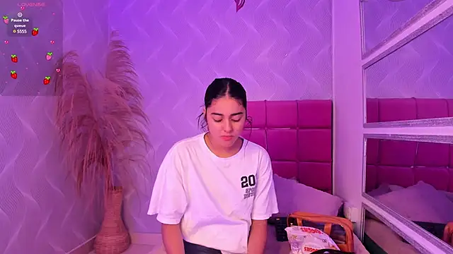 Snapshot of natalia_aguirre1 chatting on February 28, 12:20 pm natalia aguirre1 online show from February 28, 12:20 pm