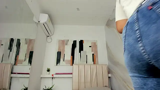 JOCELYN SANTANA1 online show from September 29, 11:59 am