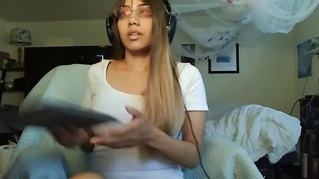 Snapshot of PolinaLoveX chatting on March 1, 4:22 pm PolinaLoveX online show from March 1, 4:22 pm