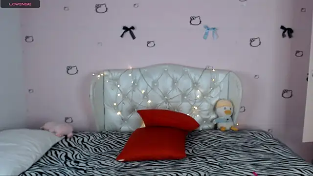 Snapshot of BrinaON chatting on February 1, 11:48 pm BrinaON online show from February 1, 11:48 pm