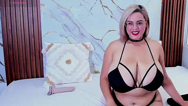 AdelyGinn online show from January 19, 2:10 pm