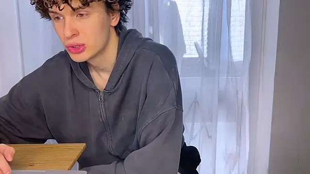 alyx garden online show from March 18, 8:17 am