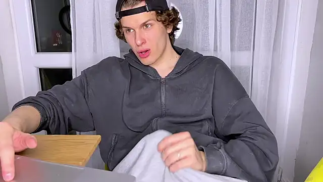 alyx garden online show from April 15, 8:20 pm