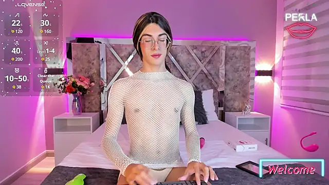 Snapshot of MaxiRogers chatting on January 21, 8:21 pm MaxiRogers online show from January 21, 8:21 pm