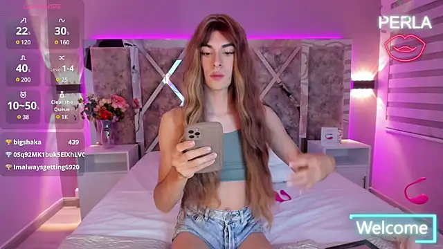 Snapshot of MaxiRogers chatting on February 14, 1:45 am MaxiRogers online show from February 14, 1:45 am