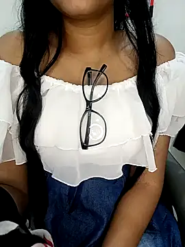 Snapshot of Lovely_mam444 chatting on December 14, 12:55 pm Lovely mam444 online show from December 14, 12:55 pm