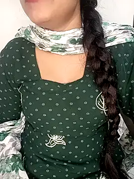 Snapshot of Lovely_mam444 chatting on December 17, 12:43 pm Lovely mam444 online show from December 17, 12:43 pm