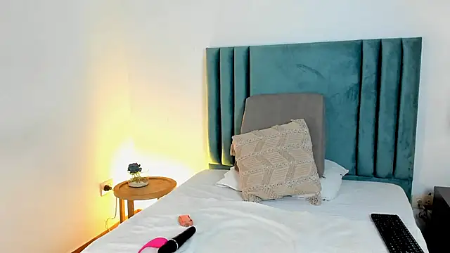 Snapshot of HollyHudsonn chatting on December 20, 11:54 am HollyHudsonn online show from December 20, 11:54 am