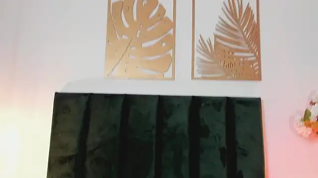 Snapshot of HollyHudsonn chatting on January 7, 3:02 pm HollyHudsonn online show from January 7, 3:02 pm