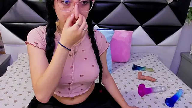 Snapshot of Katty_Queen chatting on November 13, 12:15 pm Katty Queen online show from November 13, 12:15 pm