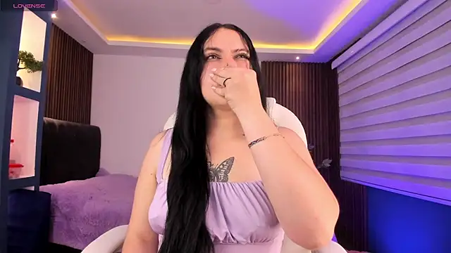 Snapshot of Lucy_Smith2 chatting on December 5, 4:31 am Lucy Smith2 online show from December 5, 4:31 am