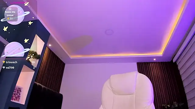 Snapshot of Lucy_Smith2 chatting on December 15, 8:19 am Lucy Smith2 online show from December 15, 8:19 am