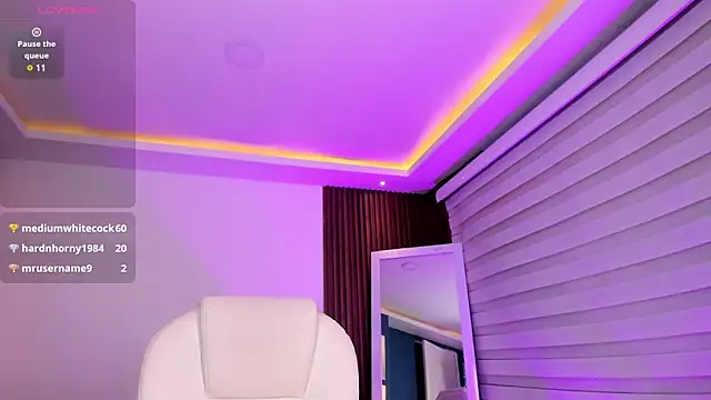 Snapshot of Lucy_Smith2 chatting on March 1, 6:35 am Lucy Smith2 online show from March 1, 6:35 am