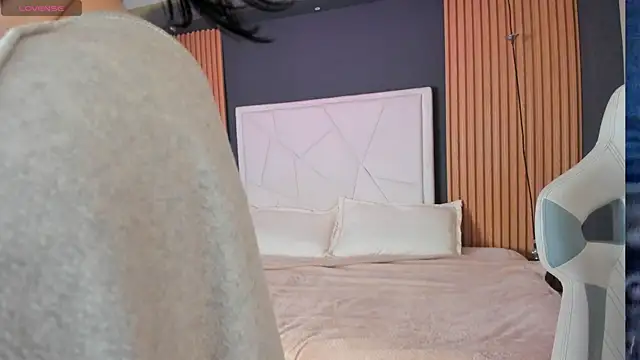 Snapshot of Lucy_Smith2 chatting on September 24, 8:45 pm Lucy Smith2 online show from September 24, 8:45 pm