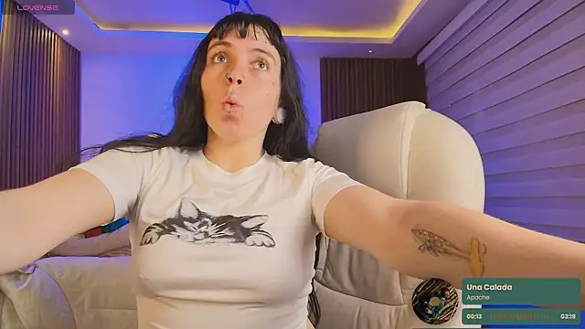 Snapshot of Lucy_Smith2 chatting on October 27, 7:51 pm Lucy Smith2 online show from October 27, 7:51 pm