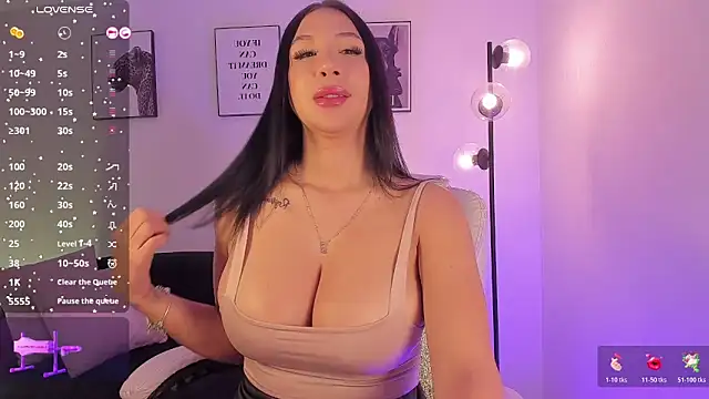 Snapshot of Emilyymilleer_ chatting on April 28, 3:17 pm Emilyymilleer online show from April 28, 3:17 pm