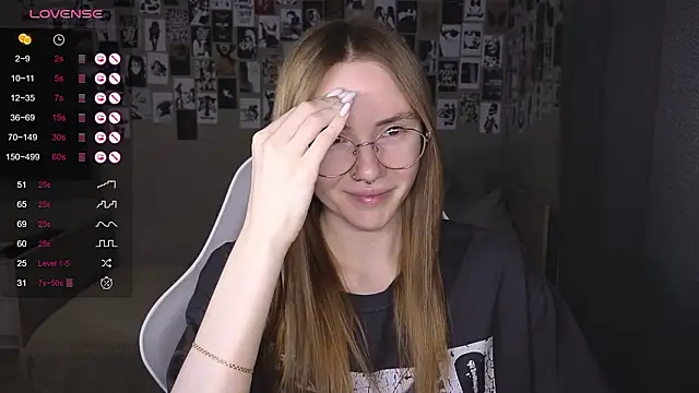 littlevildevil online show from March 16, 11:03 am