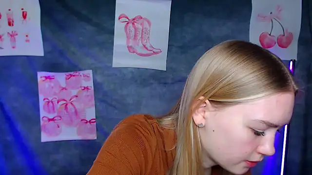 Snapshot of MademoiselleCl chatting on February 8, 1:03 pm MademoiselleCl online show from February 8, 1:03 pm